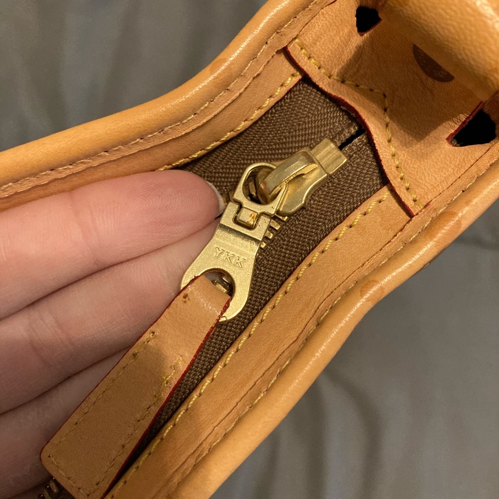 Purse - Picture 2 of 3